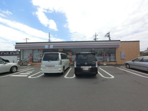 コンビニ　セブンイレブン栄安食駅前店（コンビニ）まで740m
