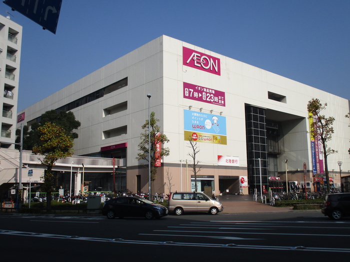 ショッピングセンター　イオン東神奈川店（ショッピングセンター）まで745m