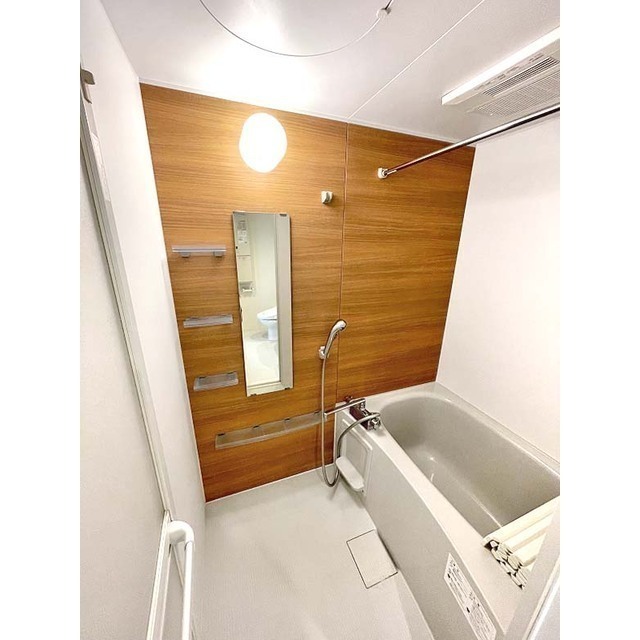 バス・シャワールーム　浴室乾燥機付きのユニットバス