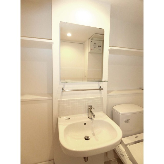 洗面設備　スッキリモダンな洗面化粧台