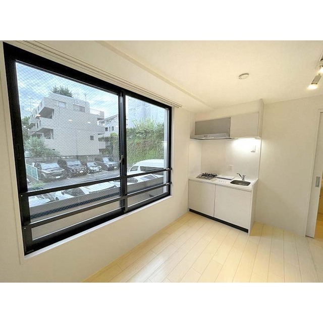 居室・リビング　南向きのお部屋です