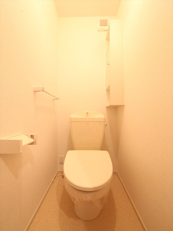 トイレ　暖房便座！棚有り