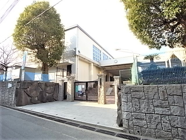 中学校　神戸市立本山南中学校（中学校）まで287m