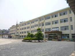 小学校　笹丘小学校（小学校）まで685m