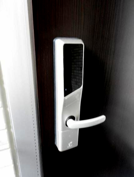 玄関　カードキー