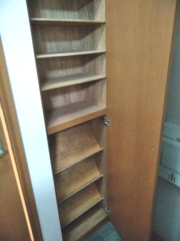 玄関　※別号室の参考写真です。