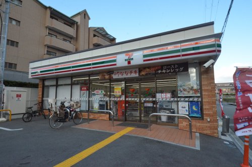 コンビニ　セブンイレブン西宮門戸東町店（コンビニ）まで555m