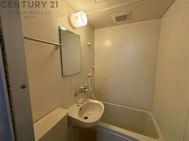 洗面設備　浴室内に洗面台付き！