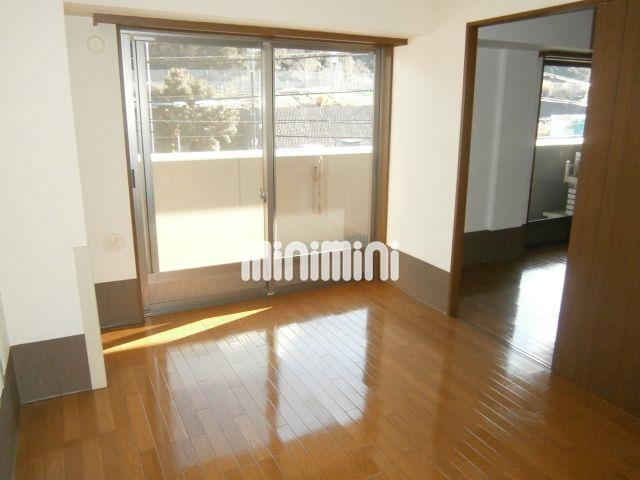 居室・リビング　室内写真は同タイプの別の部屋です。室内写真は同タイプの別の部