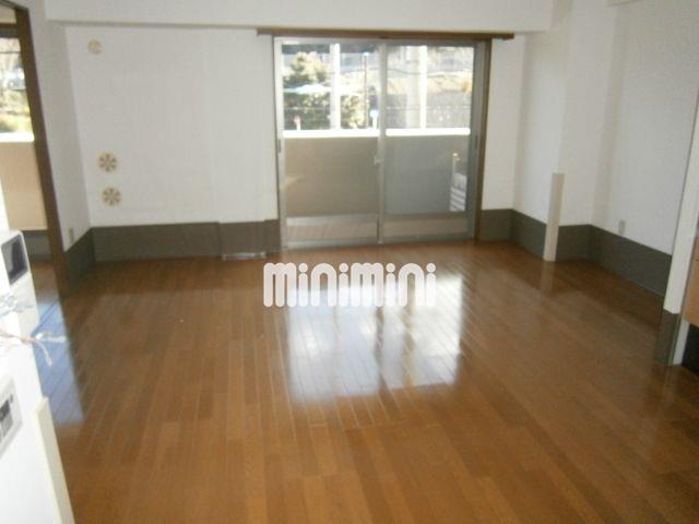 居室・リビング　室内写真は同タイプの別の部屋です。