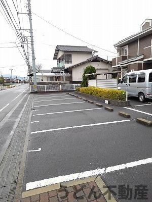 駐車場　うどん県のお部屋探しはうどん不動産へ うどんちゃんとLINE