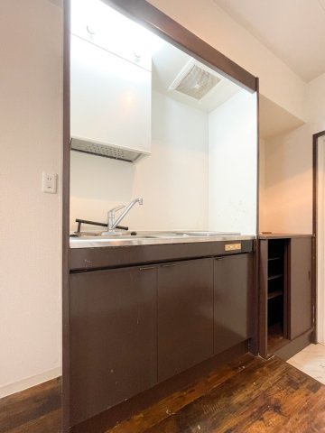 キッチン　※写真は103号室です。