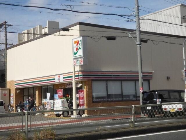 コンビニ　セブンイレブン大阪中本5丁目店（コンビニ）まで80m