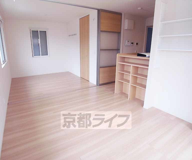 居室・リビング　明るく広いリビングです。