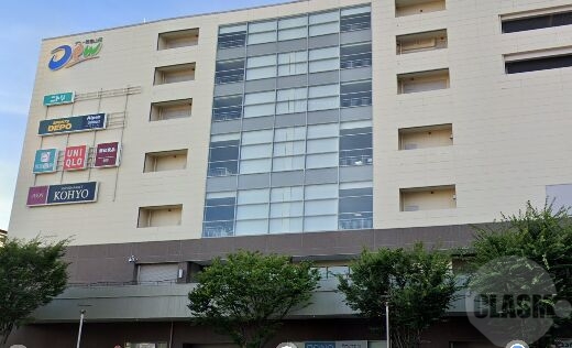 ショッピングセンター　Dew阪急山田（ショッピングセンター）まで755m