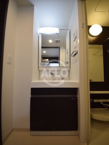 洗面設備　エステムコート難波Vブロード　独立洗面化粧台