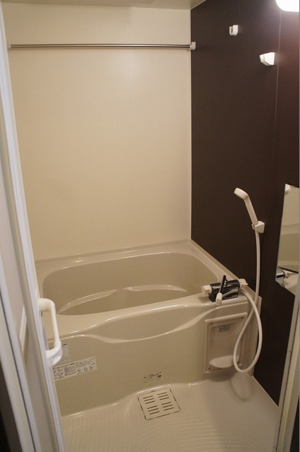 バス・シャワールーム　浴室暖房乾燥機付きのバスルームです♪