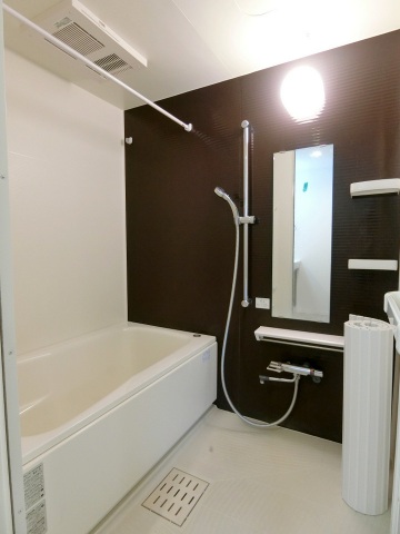 バス・シャワールーム　追炊きと乾燥機付きの広いお風呂