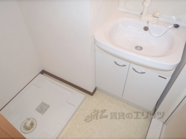 洗面設備　使いやすい構成の洗面場です