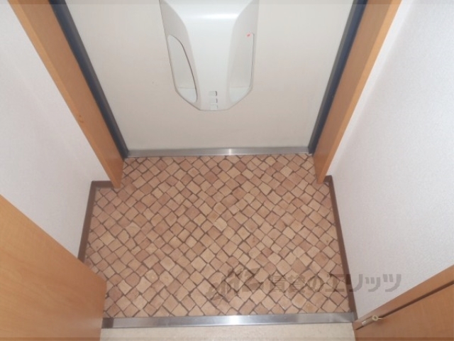 玄関　阪急京都線徒歩３分の便利な立地