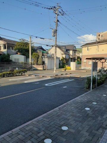 駐車場　駐車場があるので、車を買う予定の方も安心です