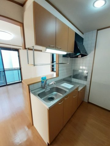 キッチン　コンパクトなキッチンで掃除もラクラク