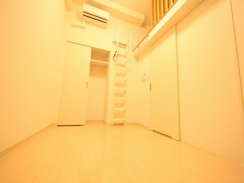 その他部屋・スペース　洋室5.3帖　ロフト付き　全室エアコン完備