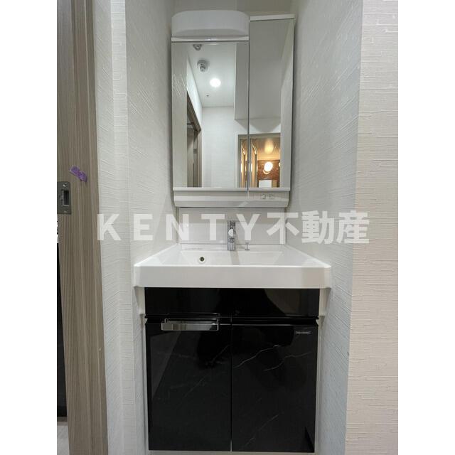 洗面設備　明るい洗面所です