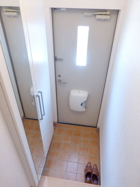 玄関　★同一ハウスメーカー施工イメージ写真です★