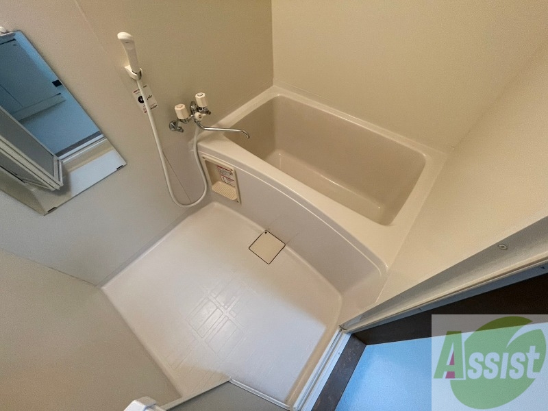 バス・シャワールーム　お風呂になります。一日の疲れを癒してくださいね。