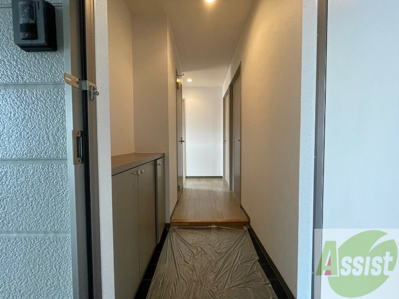 玄関　玄関の様子です。明るい印象ですね。気分もあがりそう。