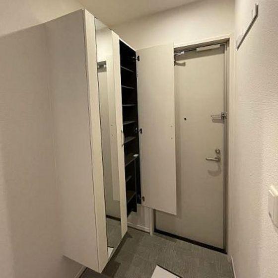 玄関　※写真は別号室のものですので現状優先させていただきます。