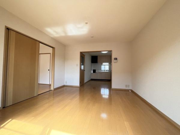 居室・リビング　明るいリビング