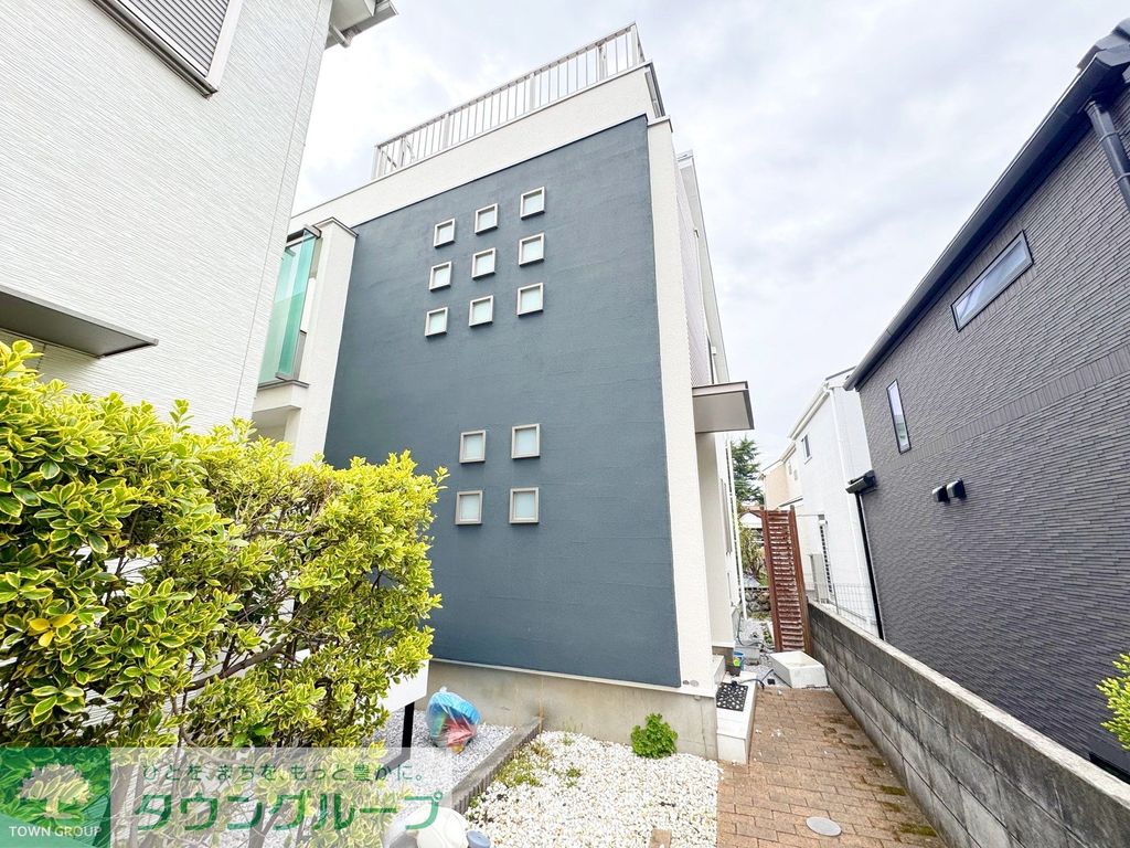 建物外観　駐車場