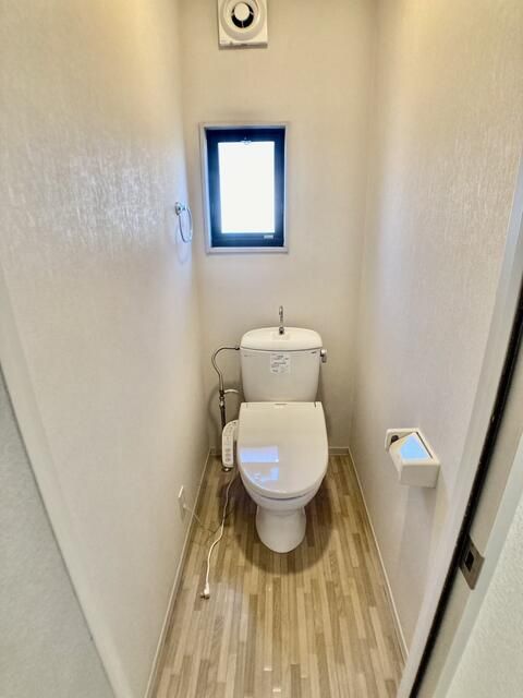 トイレ　写真は別の部屋のものです。