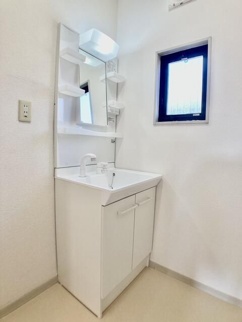 洗面設備　写真は別の部屋のものです。