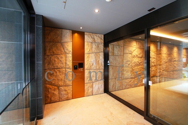 エントランス　オートロック付きエントランス