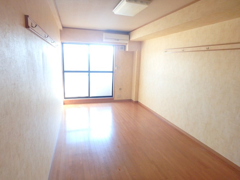 居室・リビング　別号室写真使用