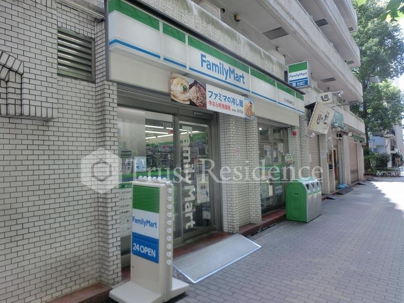 コンビニ　ファミリーマート日本橋箱崎町店（コンビニ）まで718m