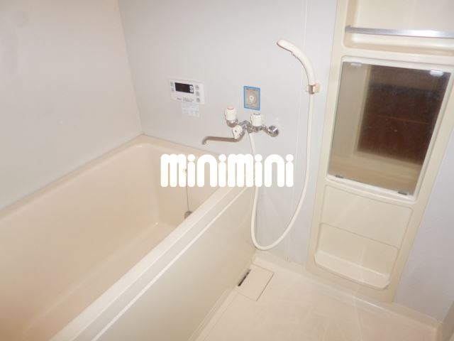 バス・シャワールーム　追い焚き機能付きのお風呂です。