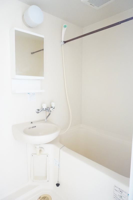 バス・シャワールーム　洗面はこちらでどうぞ