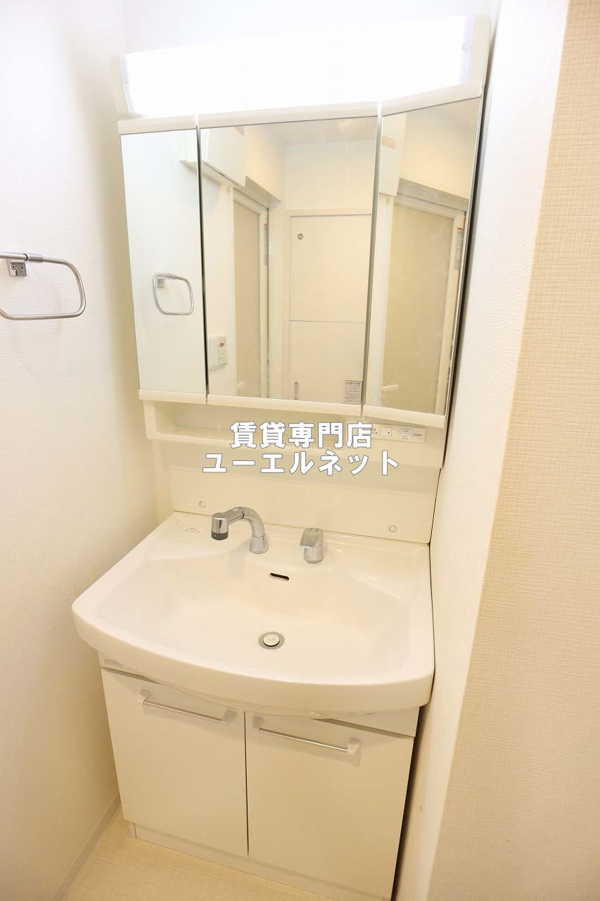 洗面設備　清潔感ある独立洗面台で毎日気持ちよく♪