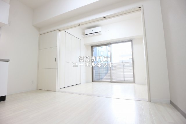 居室・リビング　ゆったりとくつろげる、落ち着きのある居室空間です