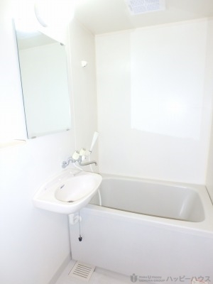 洗面設備　入居中のため他部屋参考写真です