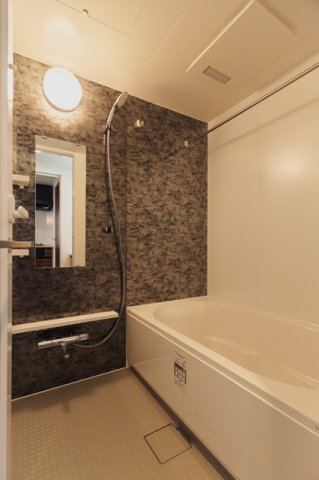 バス・シャワールーム　※写真は同タイプ住戸です。