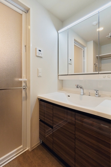 洗面設備　※写真は同タイプ住戸です。