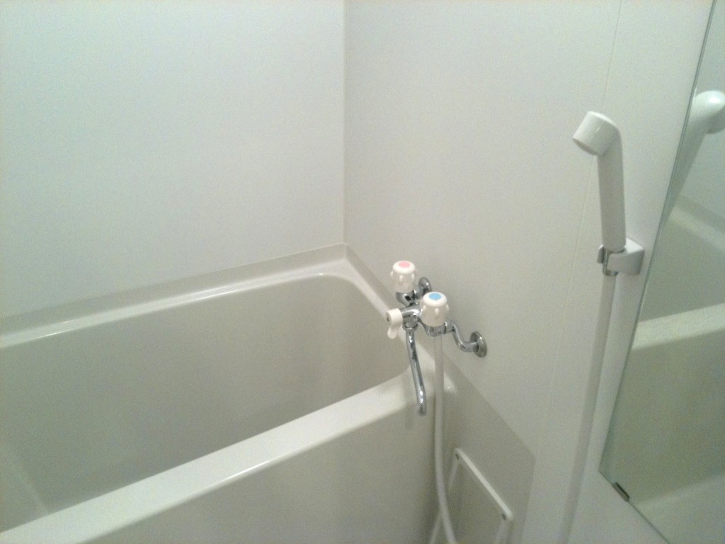 バス・シャワールーム　「バス・トイレ別です」