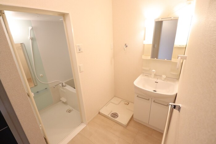 洗面設備　スペースが確保できる洗面所です