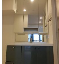 洗面設備　独立洗面台あり、毎朝おしゃれに忙しい女性の方におすすめです