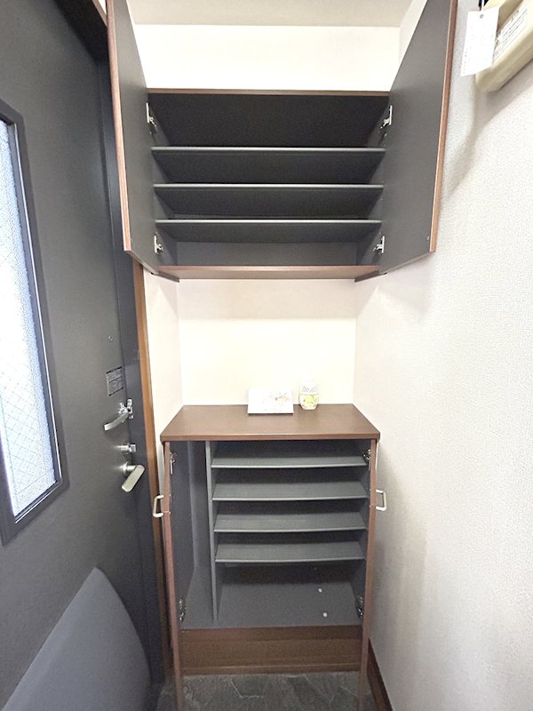 玄関　写真は201号室です（参考）